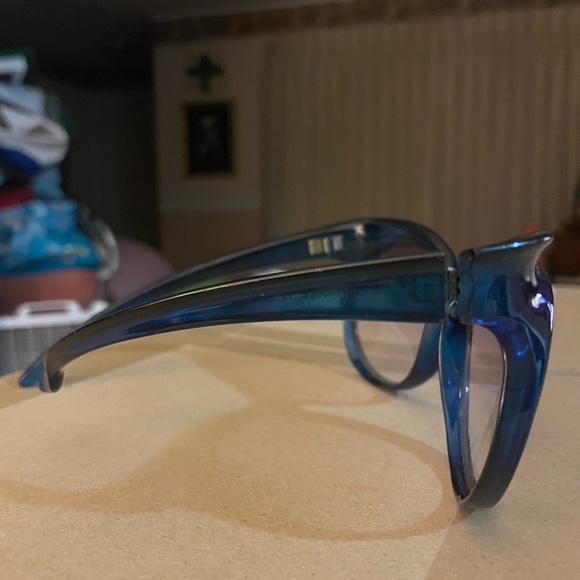 Vintage Cat Eye Blue Sunglasses (Unknown Brand) - Picture 3 of 4